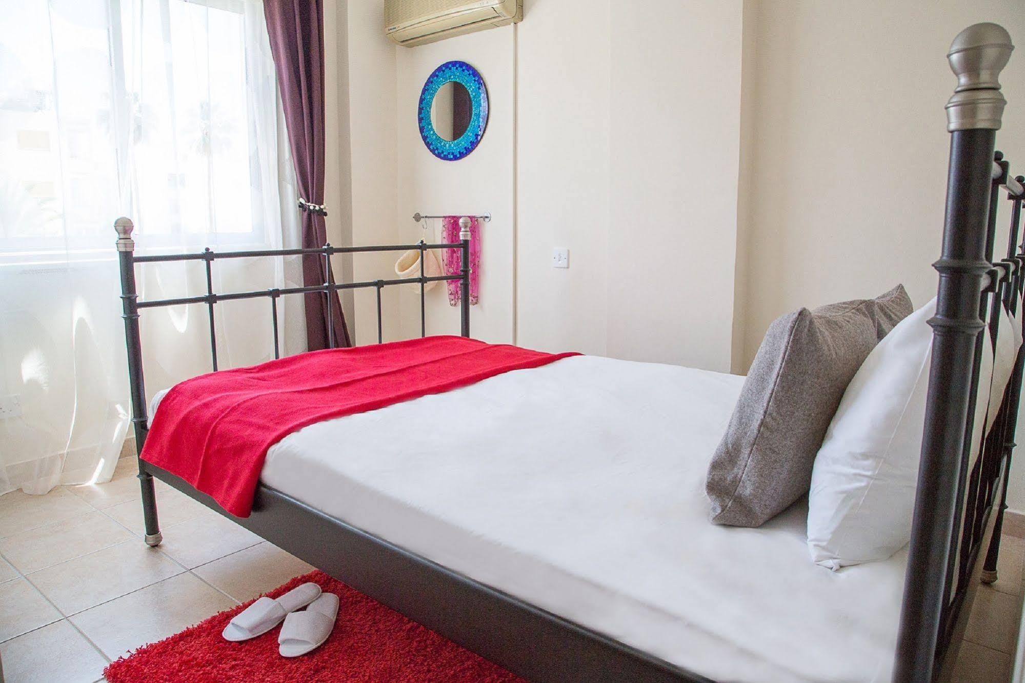 Paphos Love Nest Apartment Exteriör bild