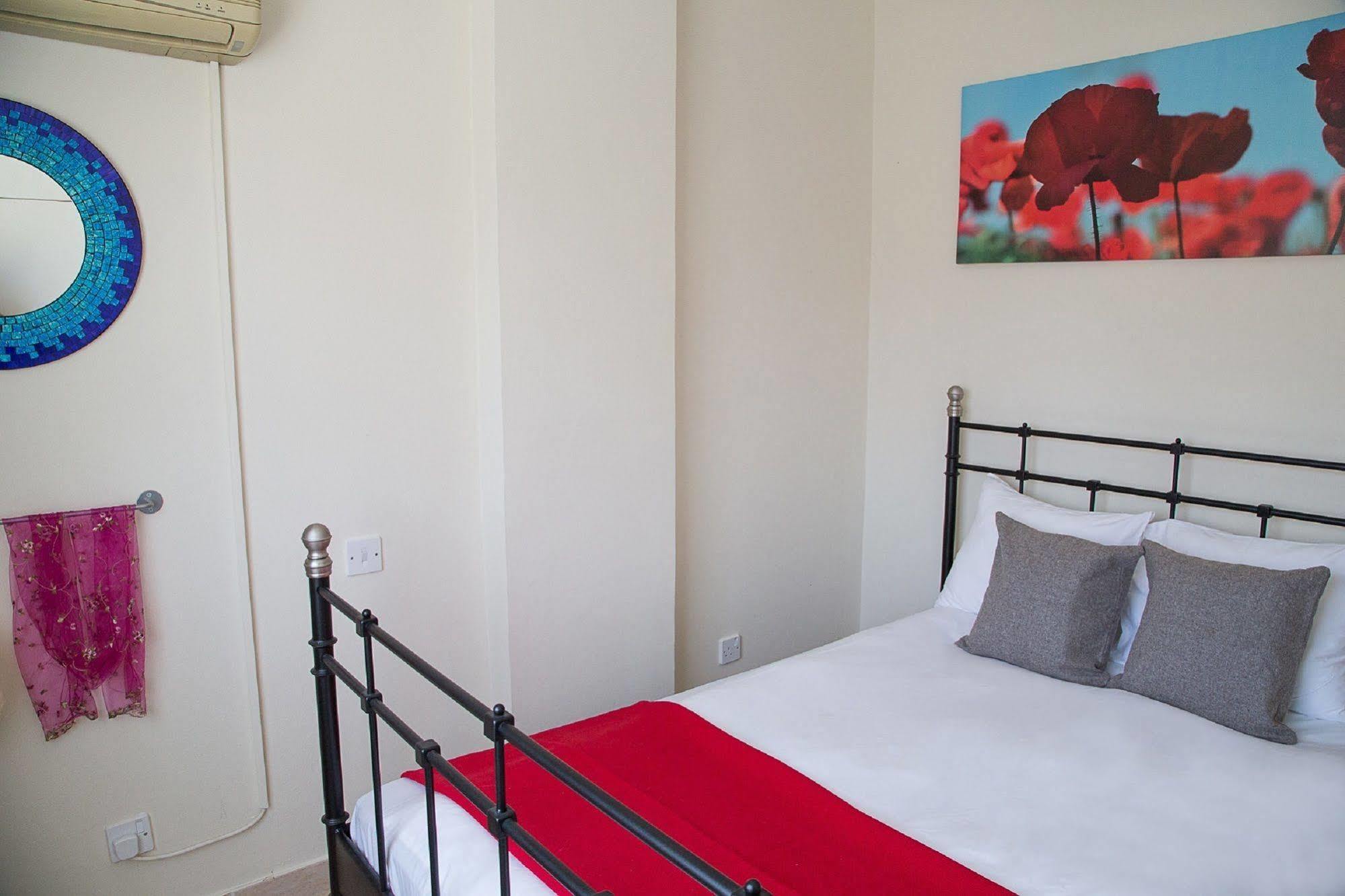 Paphos Love Nest Apartment Exteriör bild