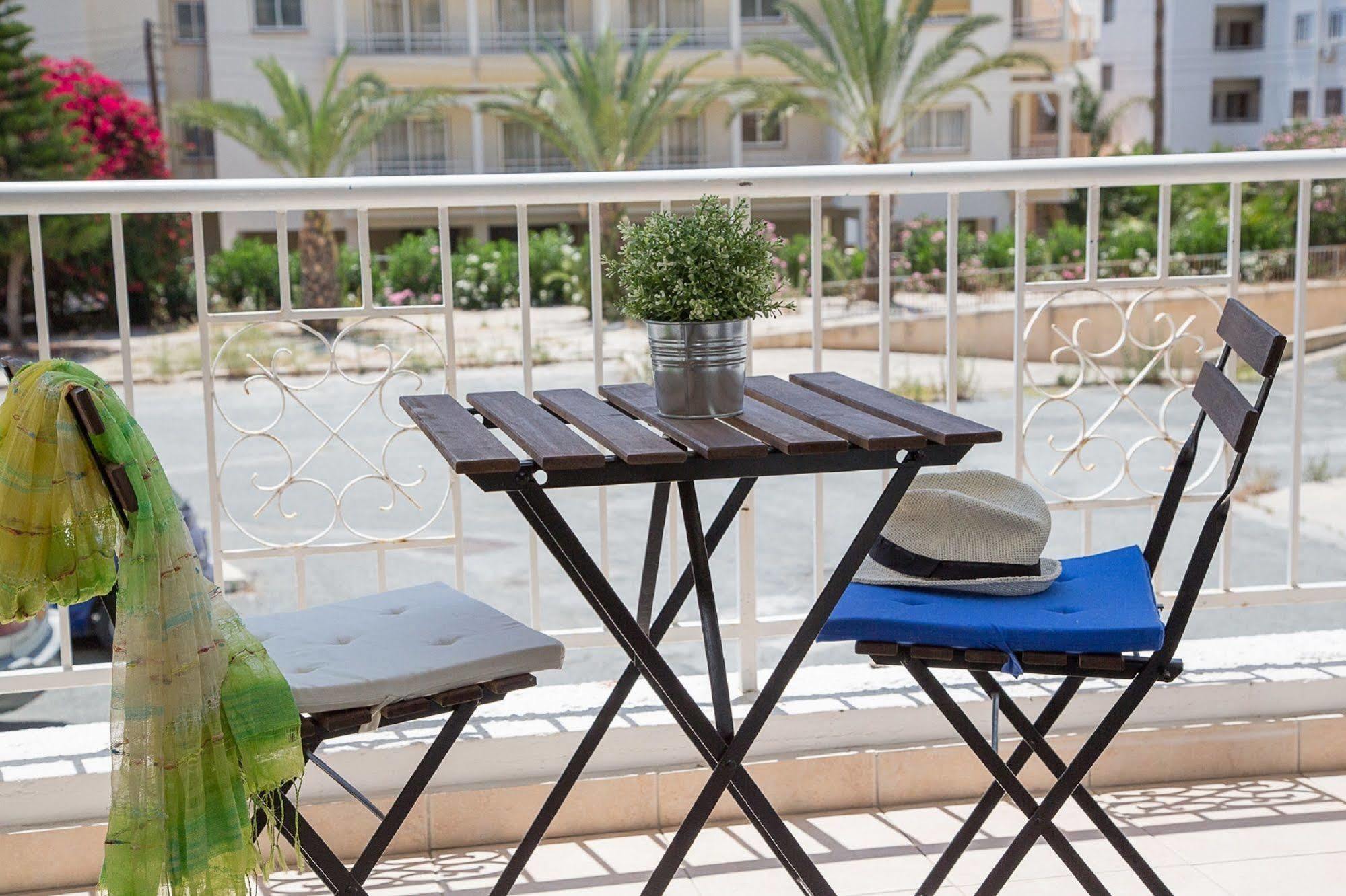 Paphos Love Nest Apartment Exteriör bild